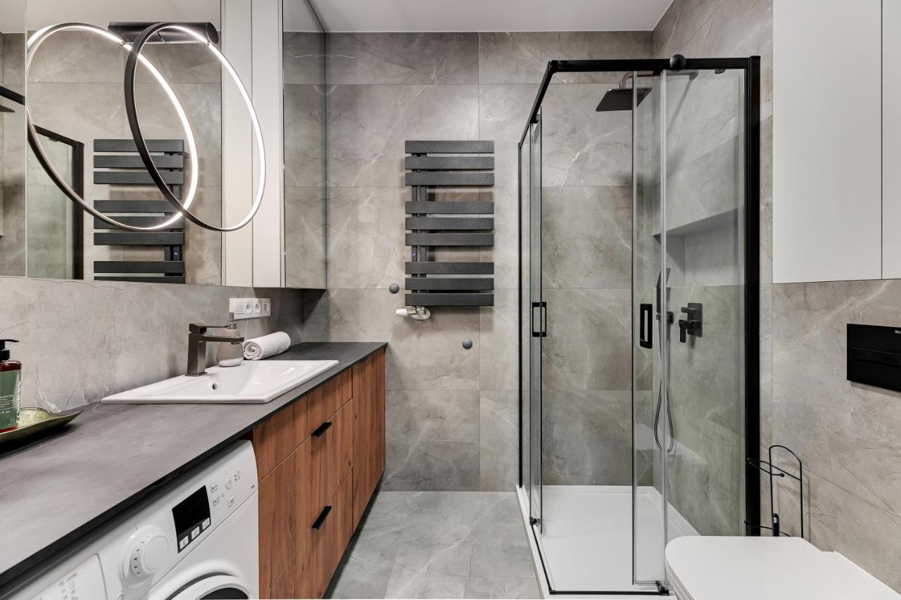 Doki Living & Foodhall By Downtown Apartments Gdansk Bagian luar foto