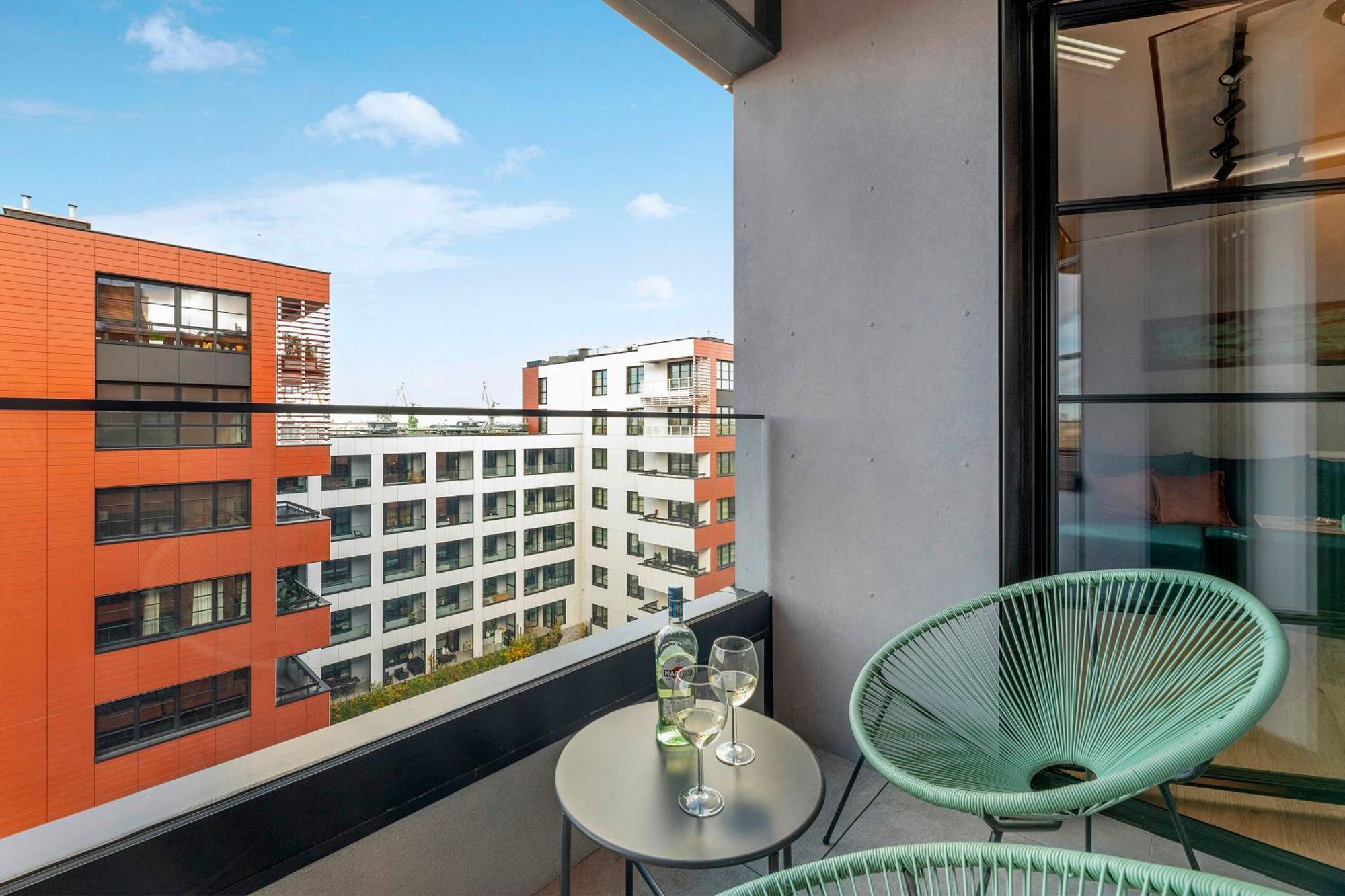Doki Living & Foodhall By Downtown Apartments Gdansk Bagian luar foto