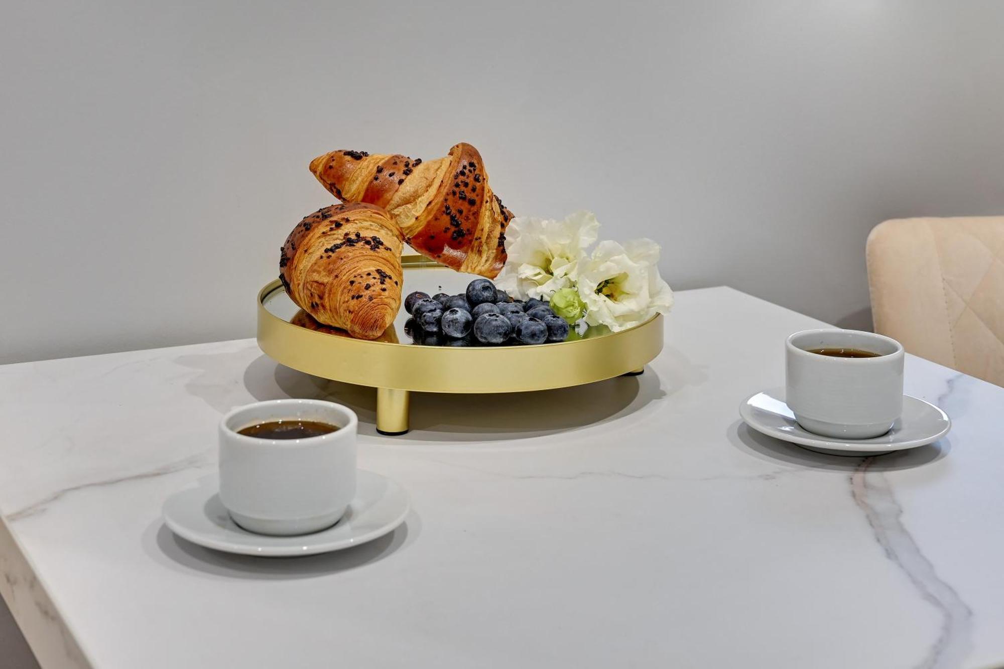 Doki Living & Foodhall By Downtown Apartments Gdansk Bagian luar foto