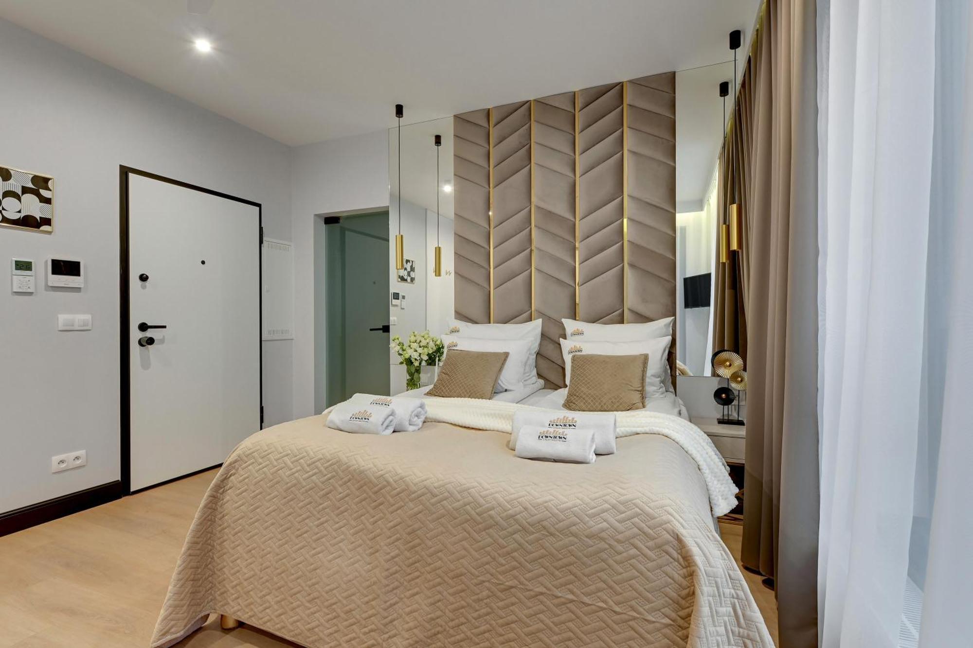 Doki Living & Foodhall By Downtown Apartments Gdansk Bagian luar foto
